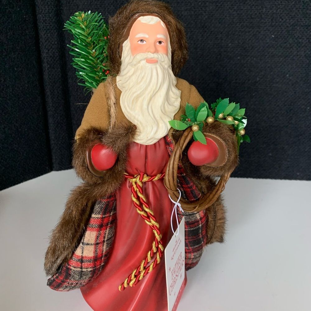 2018 Hallmark Keepsake Father Christmas  12" Tall  With Box Statue Figurine.